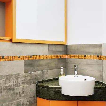 A Retreat In The Heart Of I Via Sapeto * Mailand