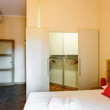 A Retreat In The Heart Of I Via Sapeto شقة